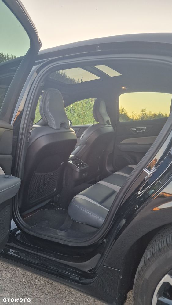 Volvo S60 T5 AWD R-Design - 10