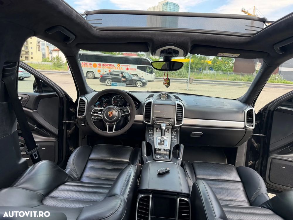 Porsche Cayenne 4.8 L Turbo - 19