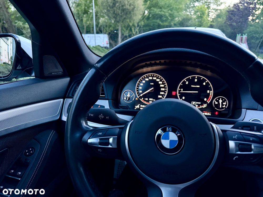 BMW Seria 5 520d Sport Line - 11