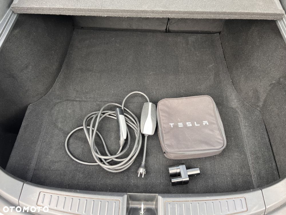 Tesla Model S - 27