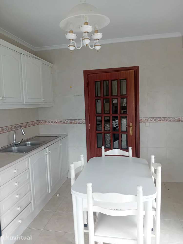 Excelente T2 com Garagem | Suite | Varanda | 10 min do Santuário - Grande imagem: 4/12