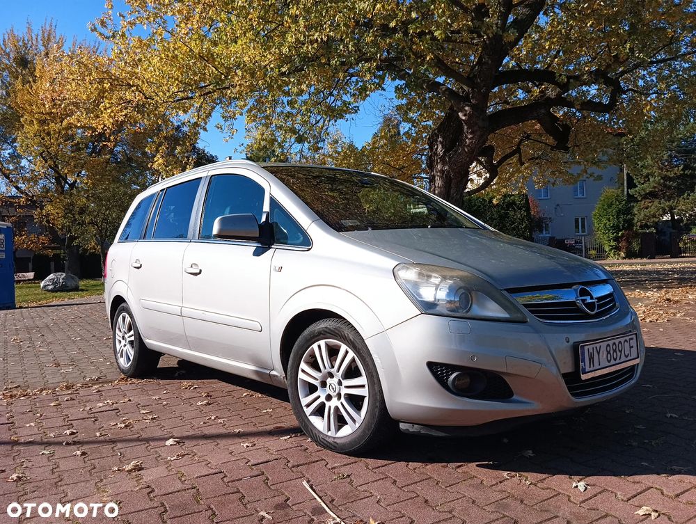 Opel Zafira 1.8 Cosmo - 1