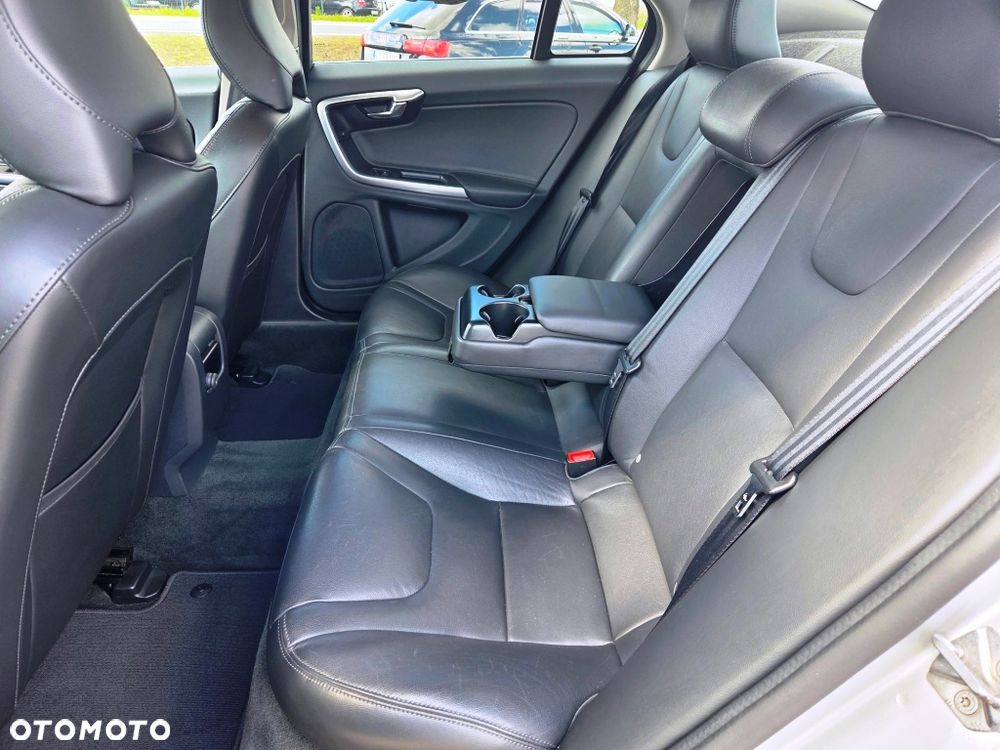 Volvo S60 D2 Drive-E Momentum - 30