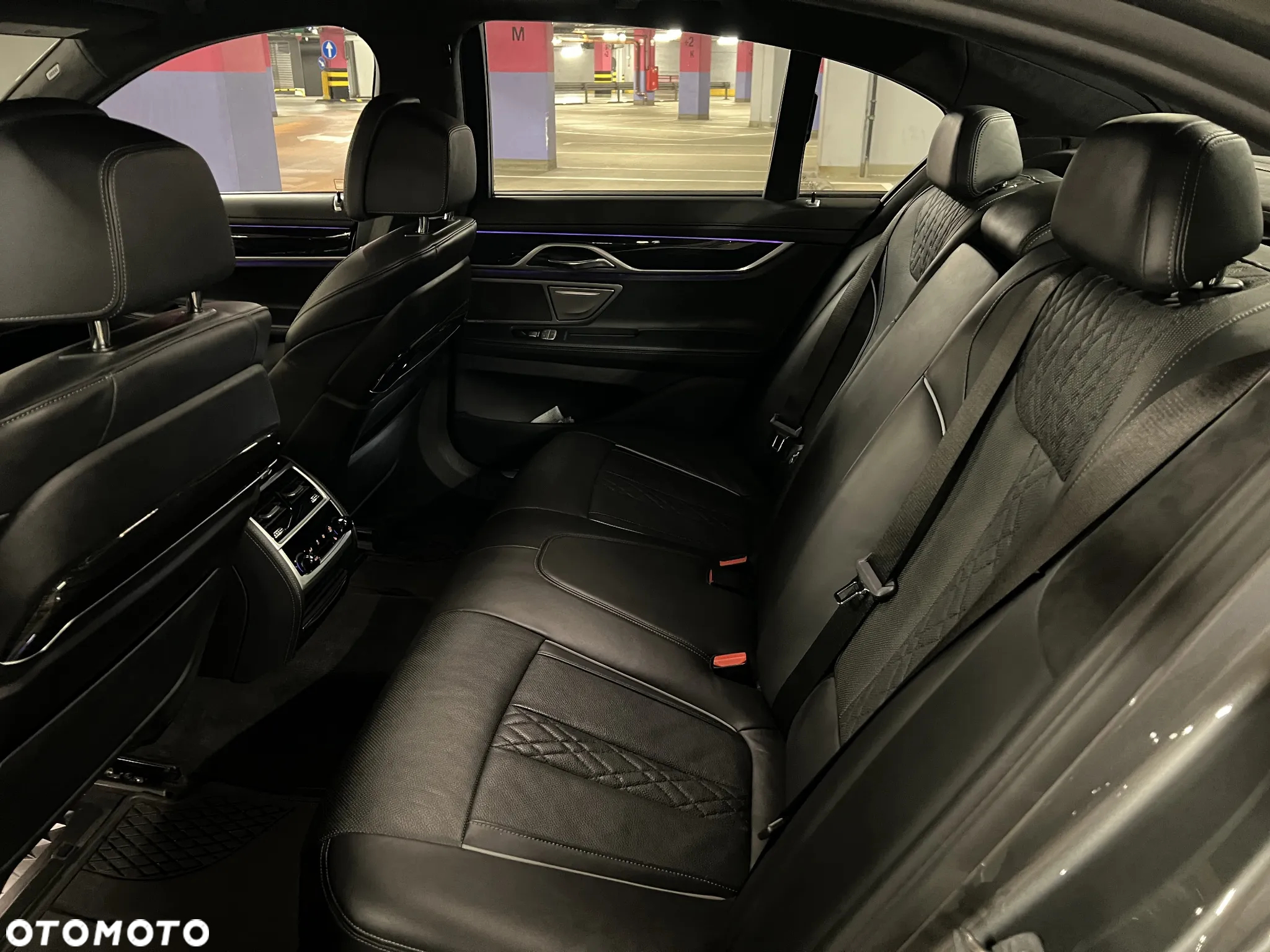 BMW Seria 7 750i xDrive - 19