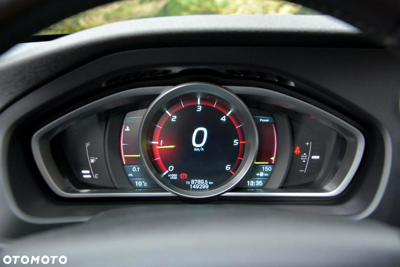 Volvo V40 - 25