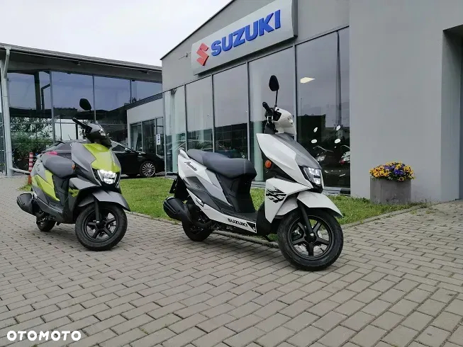Suzuki Avenis - 3
