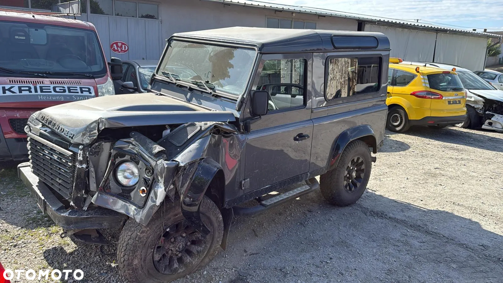 Land Rover Defender - 33