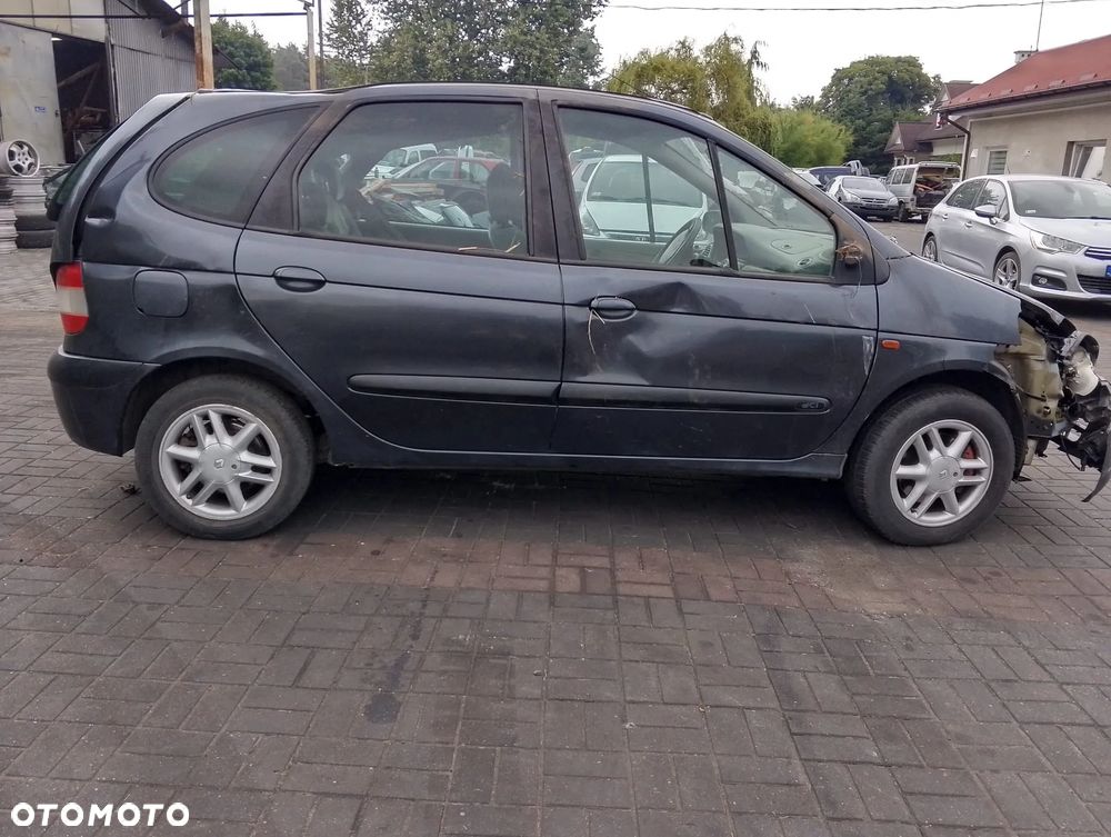 Renault Megane Scenic I FL (99-03r.) 1.9 DCI 104KM. Silnik F9Q 732 Skrzynia JC5 132 lakier TEB66 TE B66.Cały na części. GWARANCJA !!!  Przód Tył Zestaw Komplet Drzwi Klapa Zderzak Błotnik Maska Grill Atrapa Szyba Pas Lampa Lusterko Boczki Fotel Kanapa Kokpit Deska Rozdzielcza Przełącznik Włącznik Sterownik Przewody Wiązka Instalacja Moduł Komputer Czujnik Listwa Pompa Alternator Wtryski Głowica Rozrusznik Kompresor Sprzęgło Dwumas Silnik Skrzynia ABS Klimatyzacji Paliwa Wspomagania Kolektor Turbina Przepustnica Zawór Chłodnica Koło Hak Belka Sanki Zawieszenie Mcpherson Półoś Amortyzator Wydech Tłumik Zacisk Most - 6