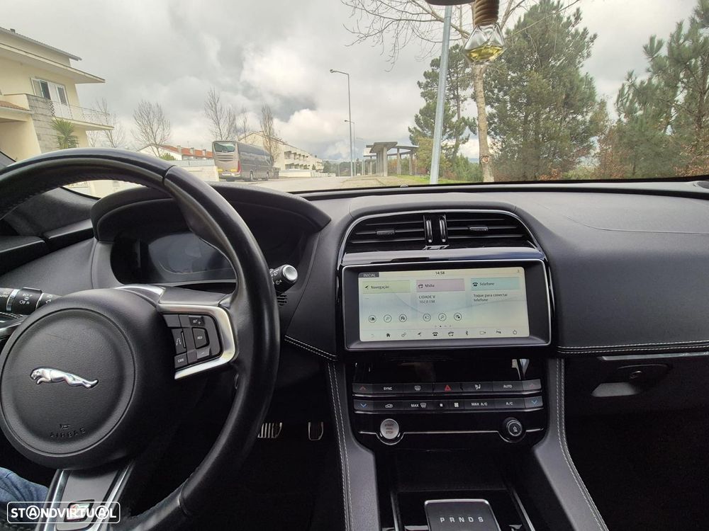 Jaguar F-Pace 2.0 i4D R-Sport Aut. - 11