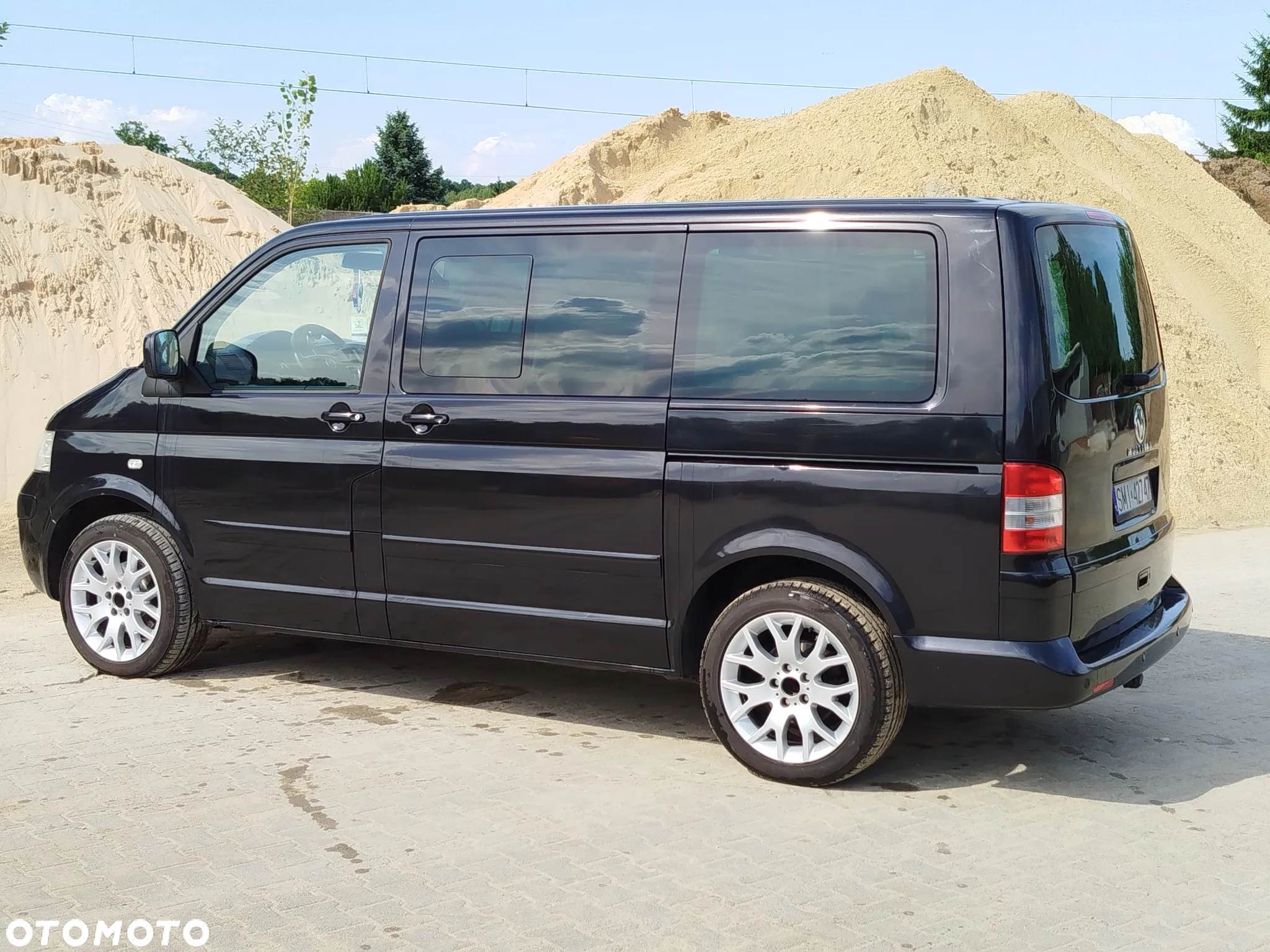 Volkswagen Multivan - 2