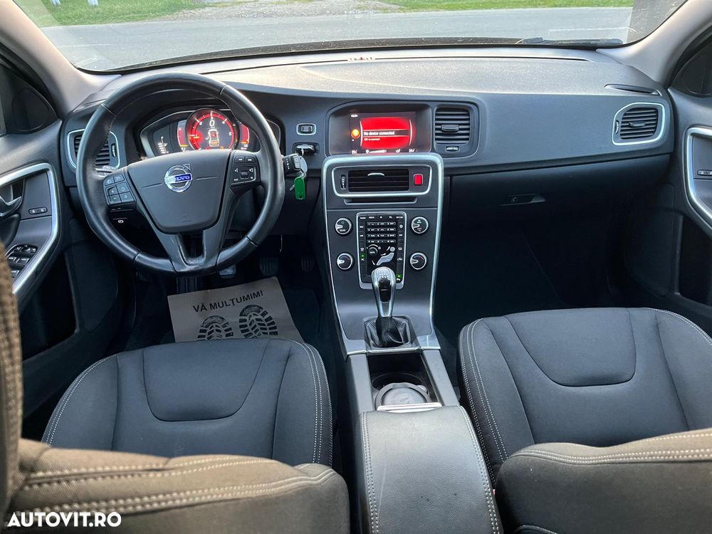 Volvo V60 D2 Momentum - 14