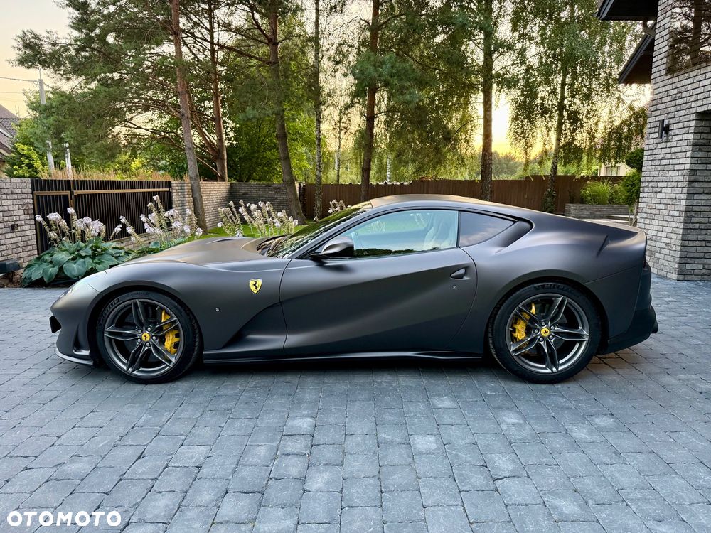 Ferrari 812 Superfast - 11