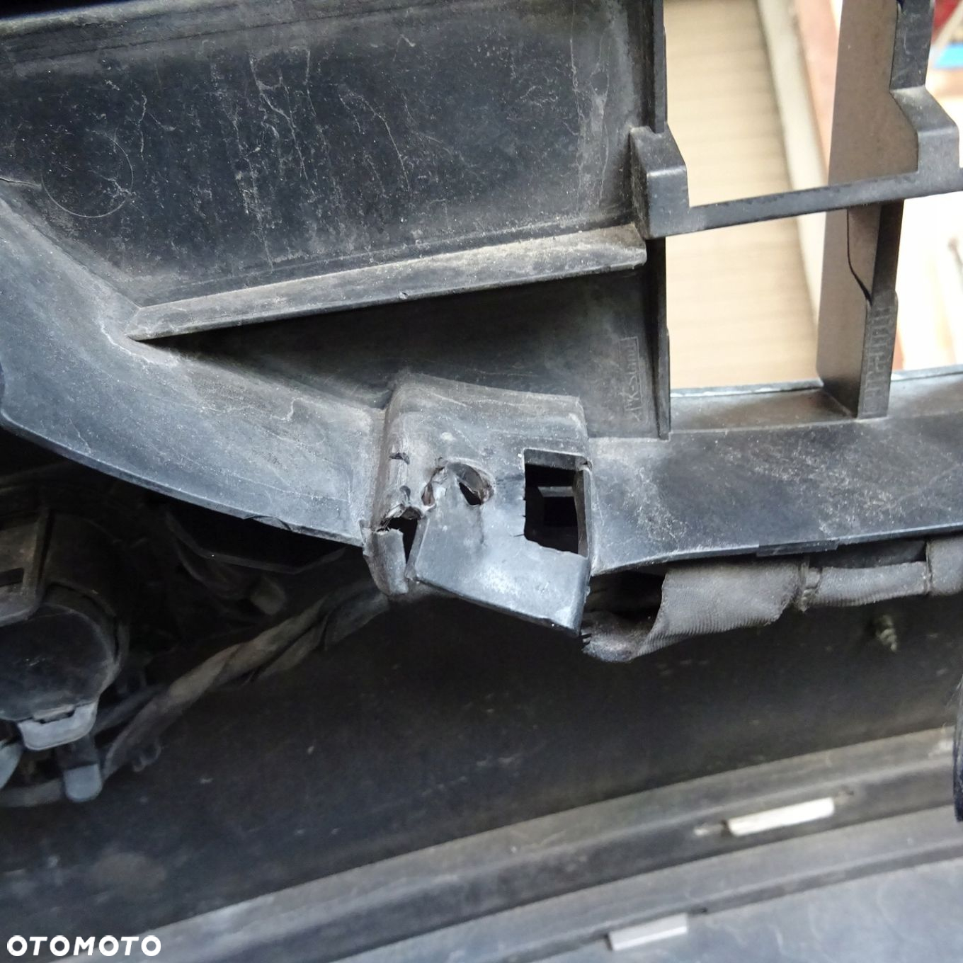 BMW 7 F01 F02 ZDERZAK PRZÓD 475/9 - 12