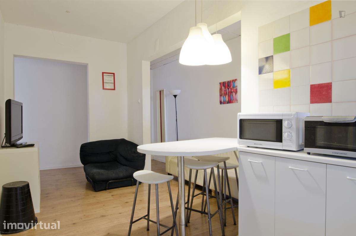 Quarto - localizado em Intendente Lisbon - Grande imagem: 3/16