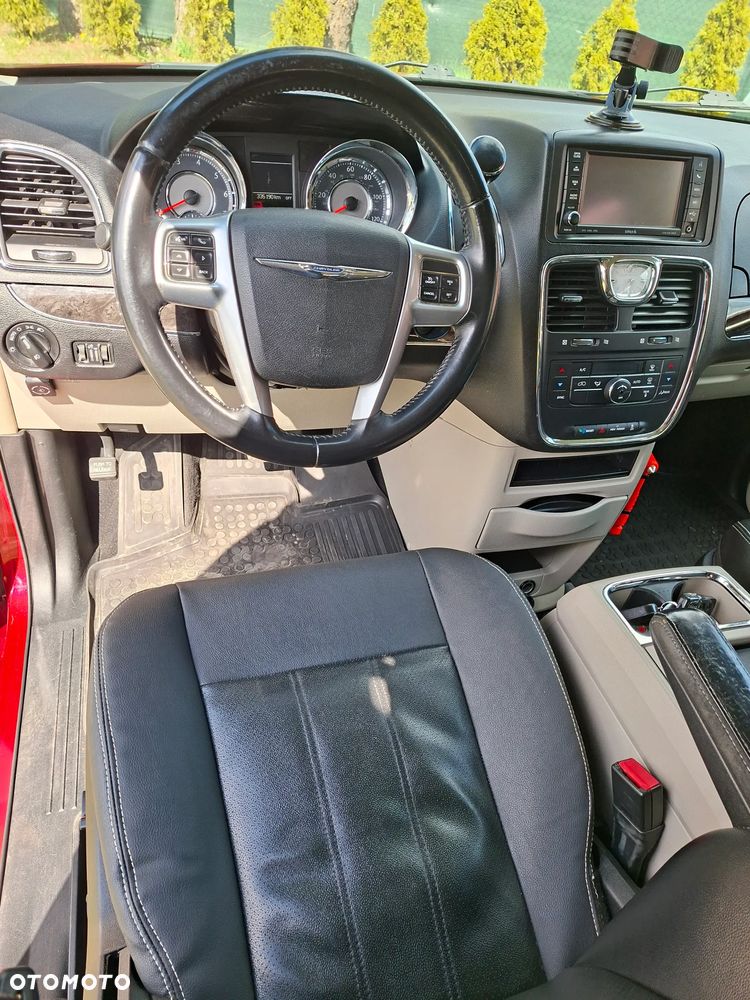 Chrysler Town & Country 3.6 Limited - 14