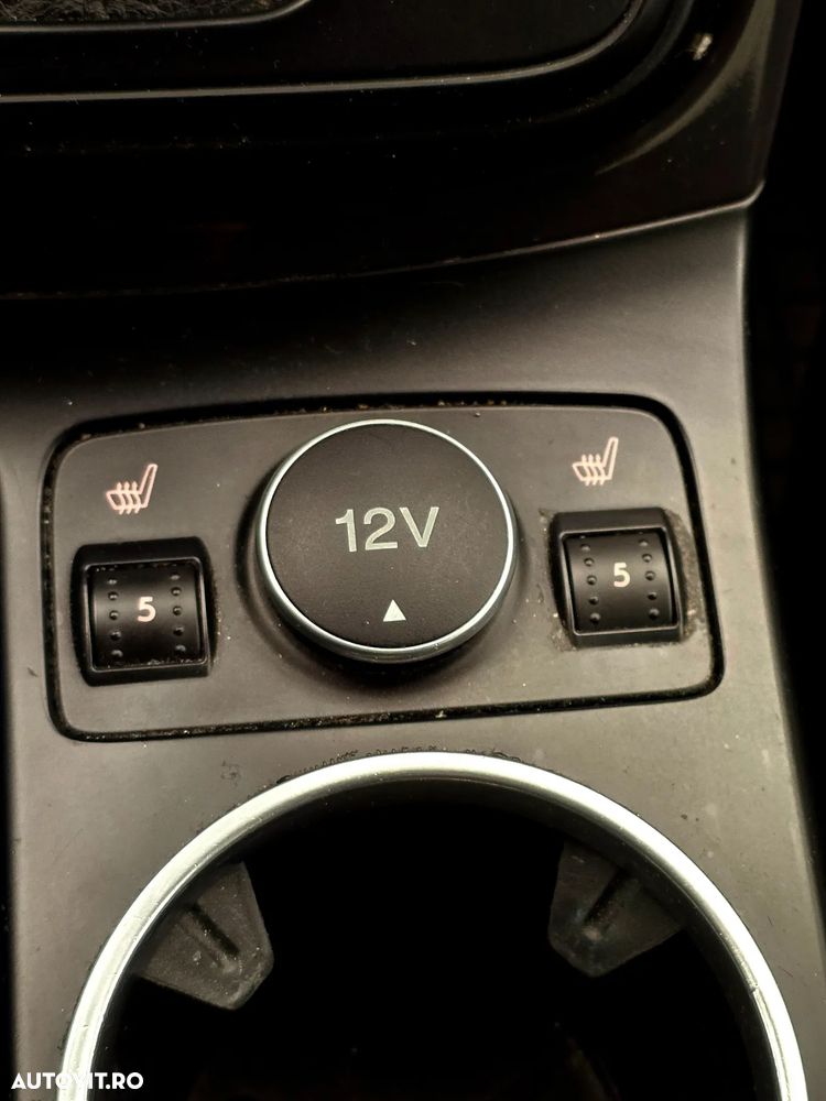 Ford Kuga 2.0 TDCi Powershift 4WD Titanium - 34