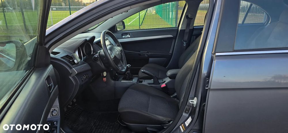 Mitsubishi Lancer 1.8 Inform LPG - 13