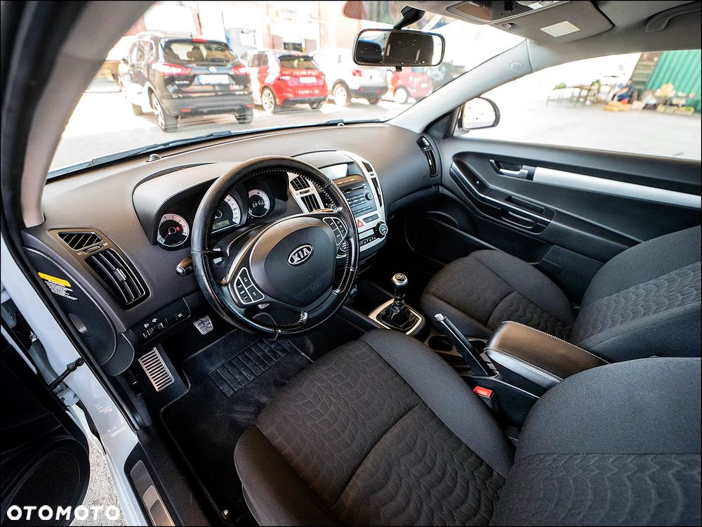 Kia ProCeed - 15
