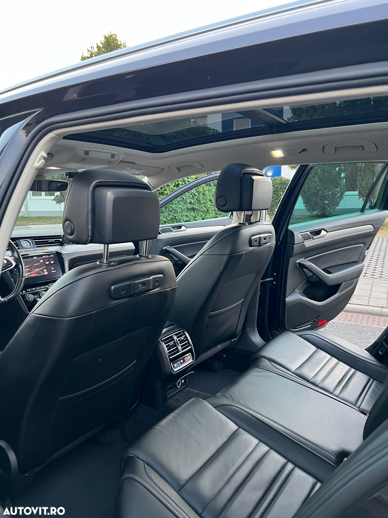 Volkswagen Passat Variant 2.0 TDI DSG 4Motion Highline - 25