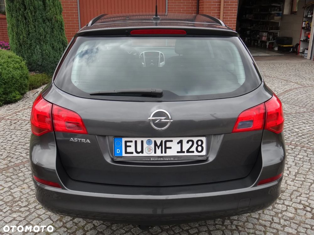 Opel Astra 1.6 Innovation - 26