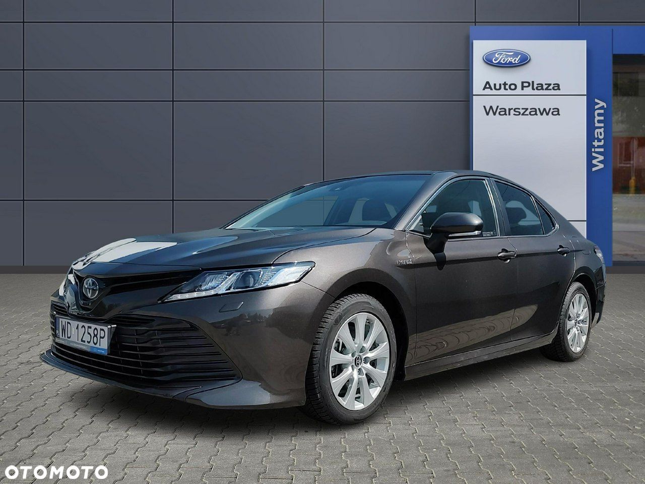 Toyota Camry - 1