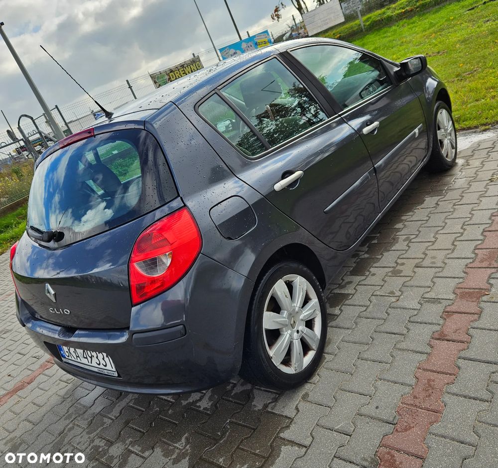 Renault Clio - 10