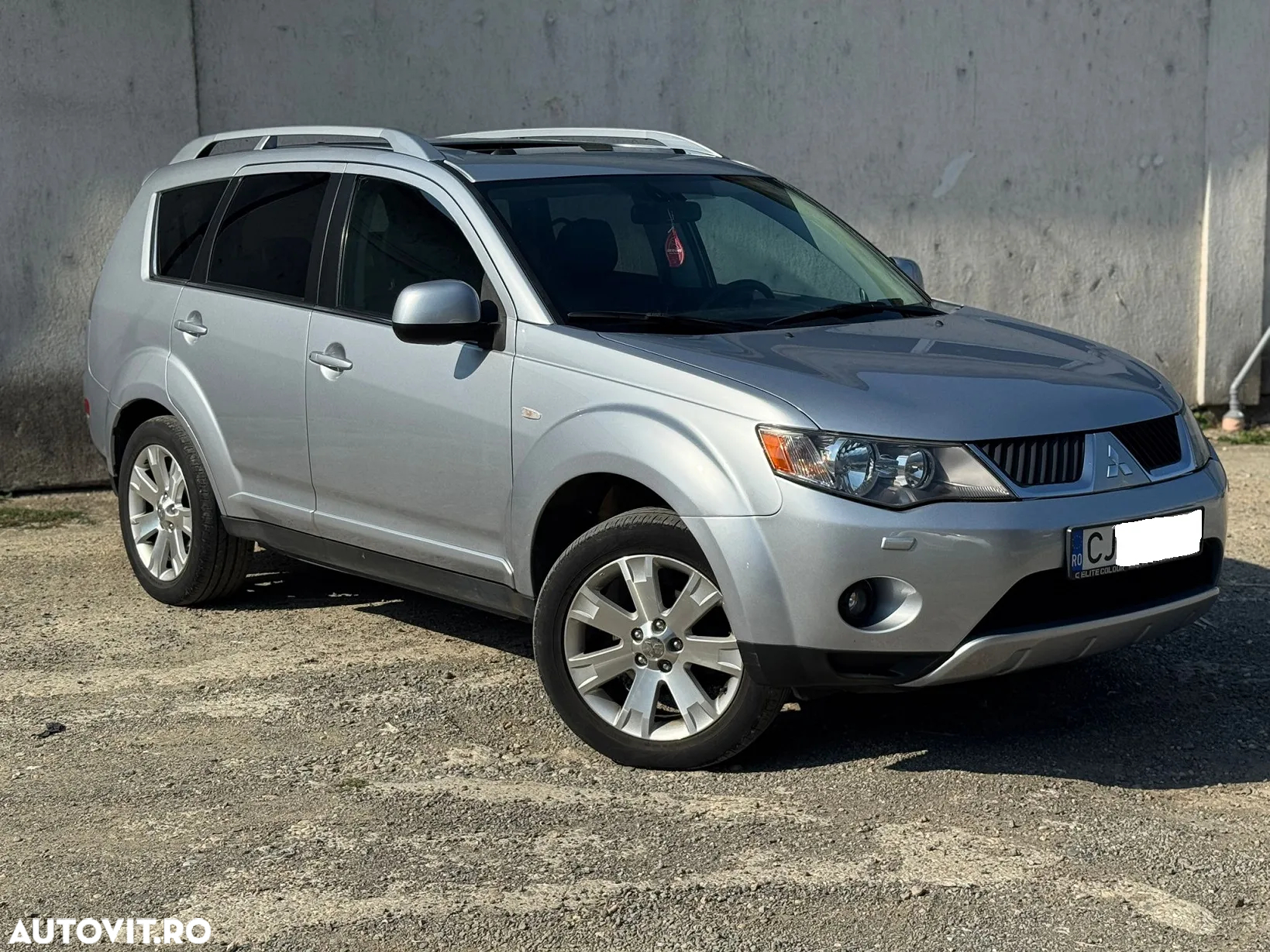 Mitsubishi Outlander 2.4 MIVEC NAVI Instyle Aut - 2