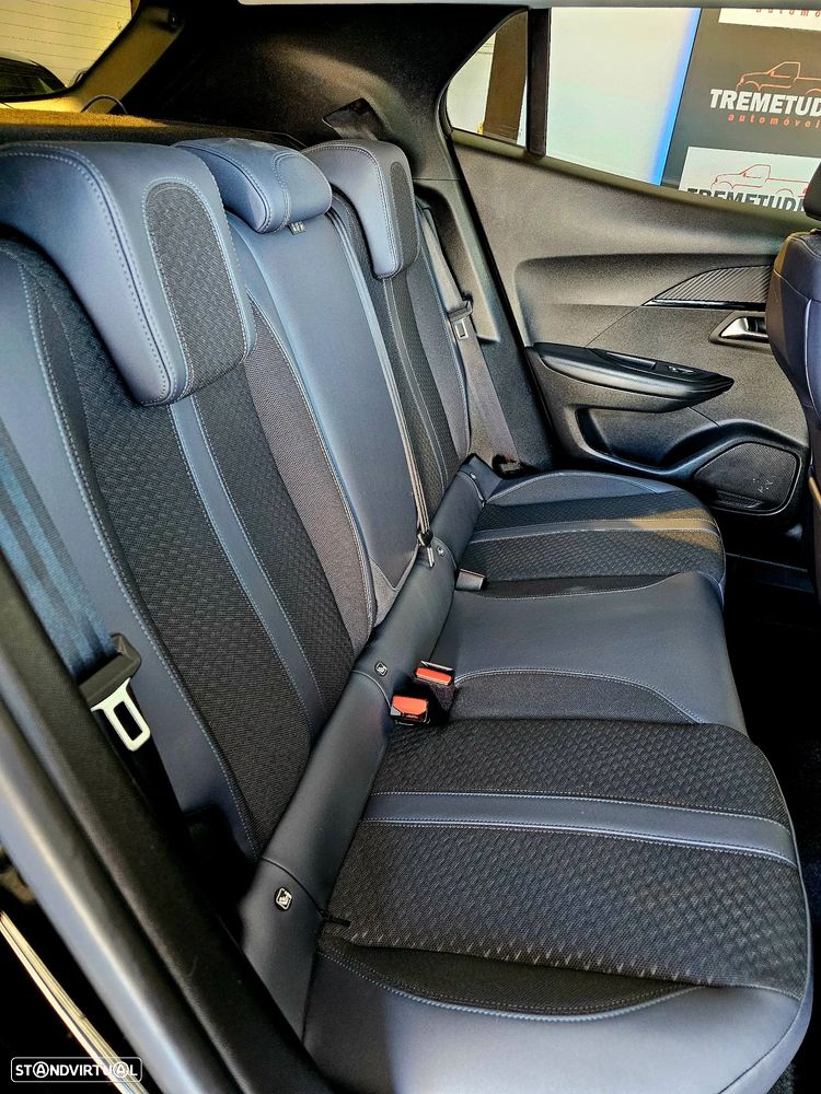 Peugeot e-2008 Allure Pack - 28