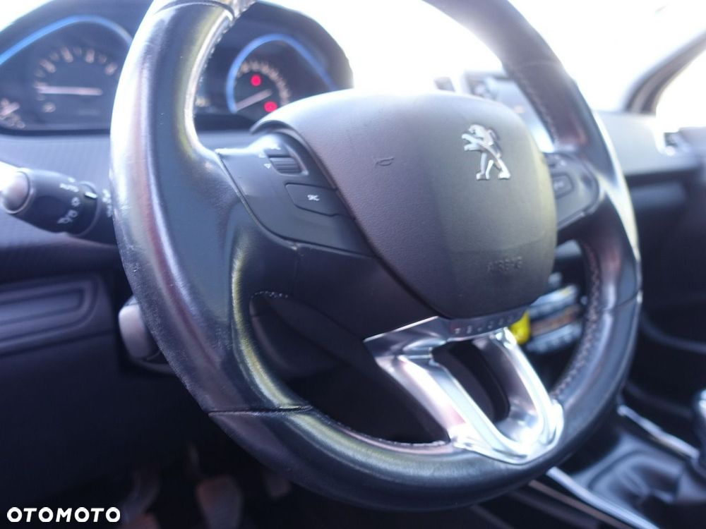 Peugeot 2008 1.2 Pure Tech Style S&S - 20