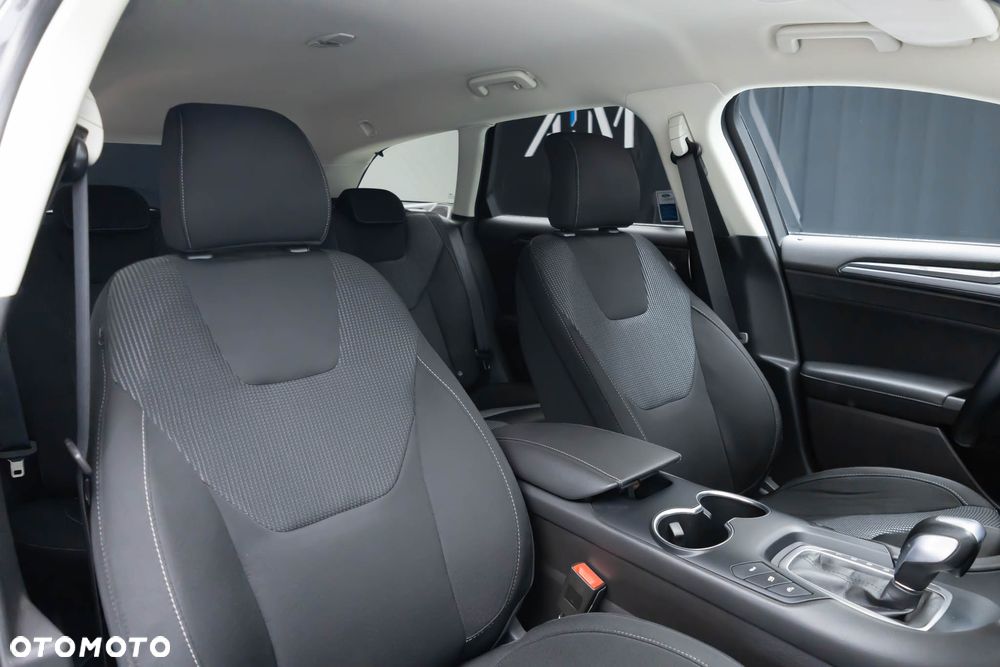 Ford Mondeo 2.0 Hybrid Titanium - 38