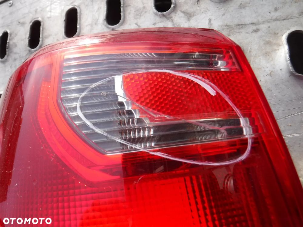 Seat Alhambra II 7N lampa tyl w blotnik lewa - 2