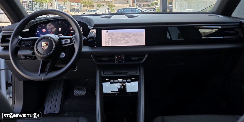 Porsche Macan Electric - 24
