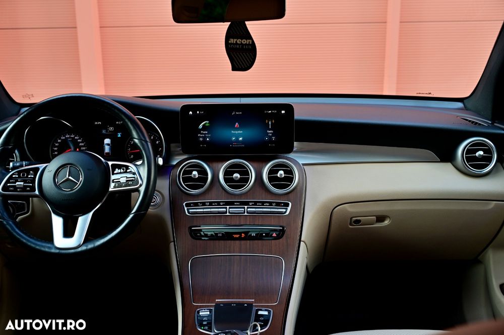 Mercedes-Benz GLC Coupe 300 4MATIC MHEV - 38