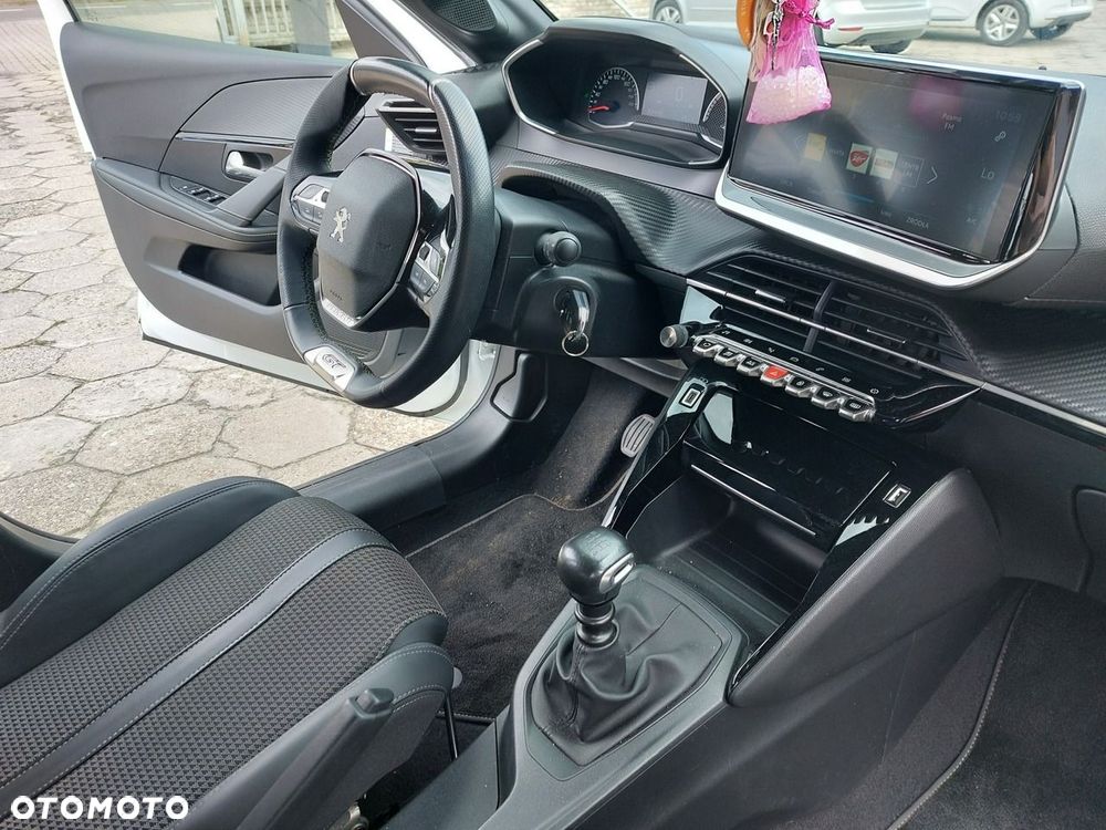 Peugeot 208 - 17