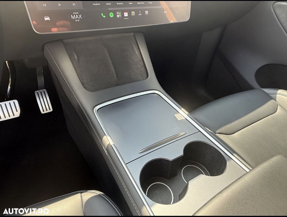 Tesla Model Y - 13
