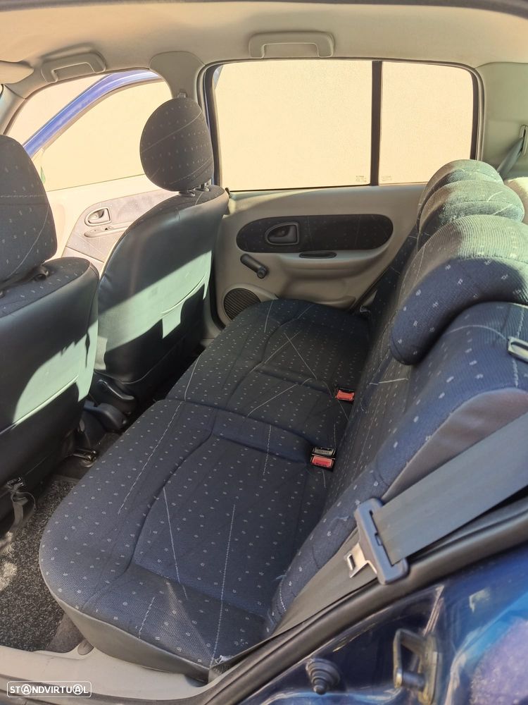 Renault Clio 1.2 16V Confort Authentique - 7