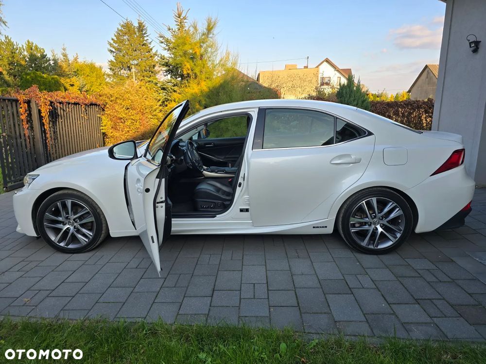 Lexus IS 300h Elegance - 20