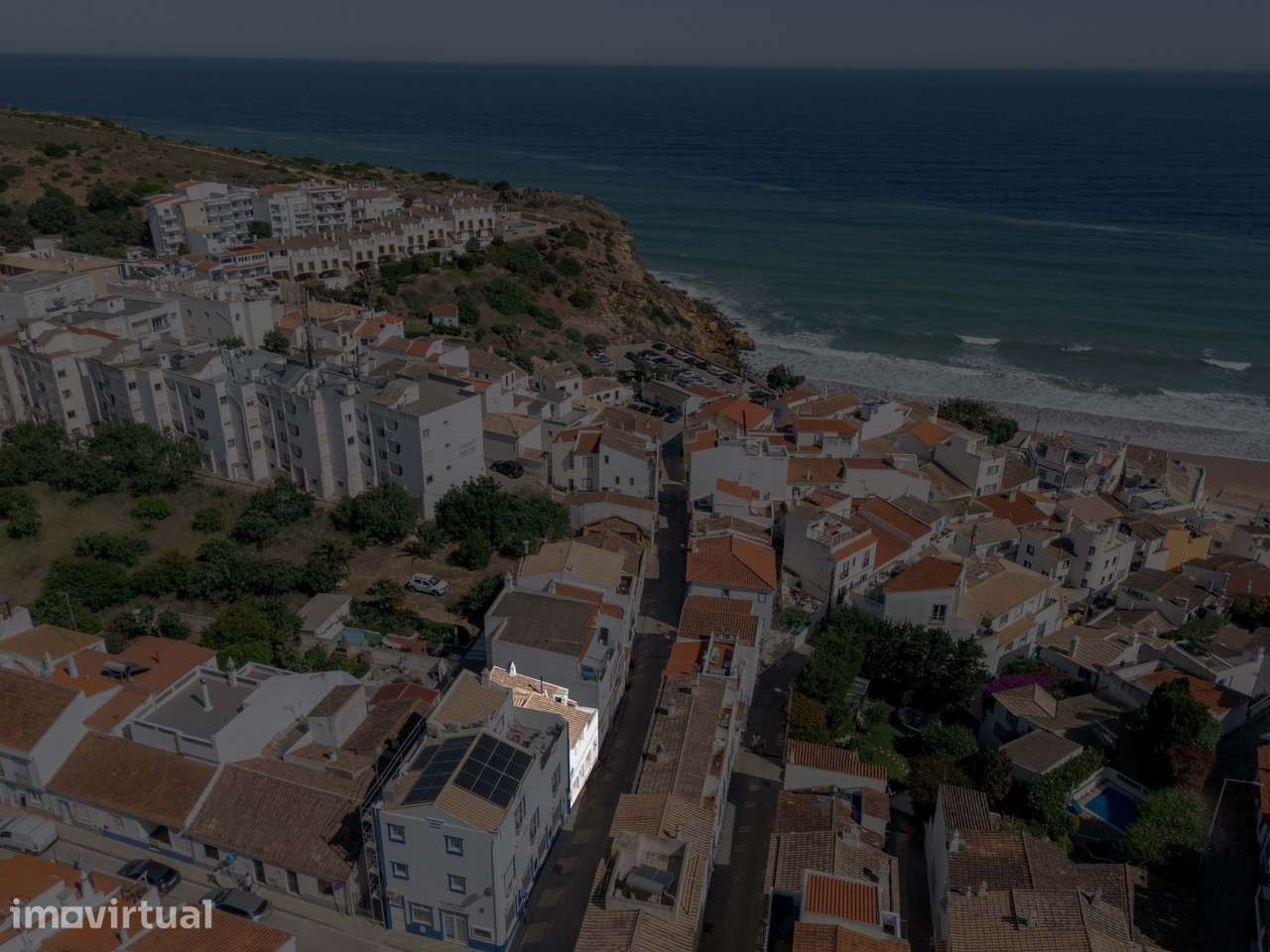 Geminado de três quartos no coração de Burgau, com potencial infinito - Grande imagem: 4/23