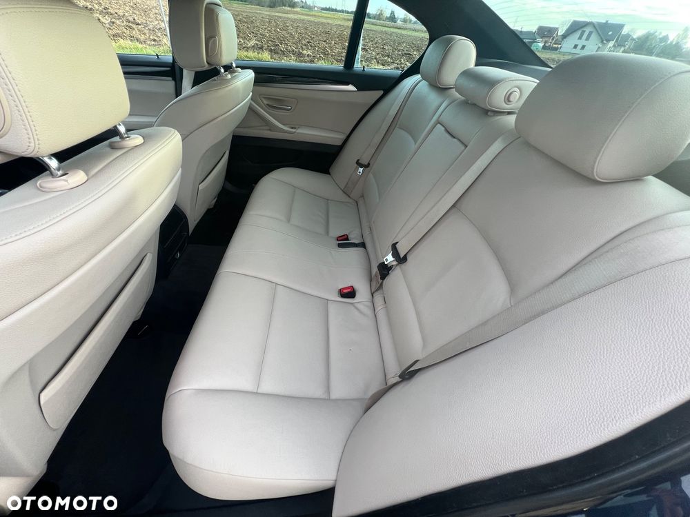 BMW Seria 5 528i xDrive Sport-Aut - 30