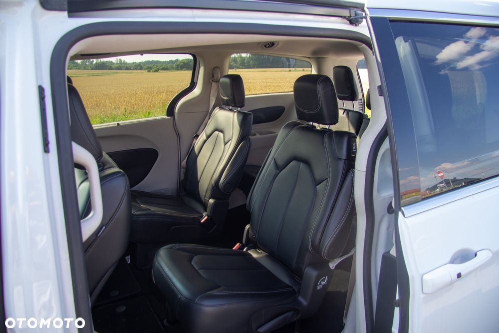 Chrysler Pacifica - 8