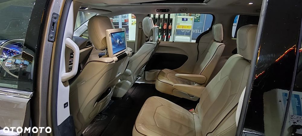 Chrysler Pacifica - 14