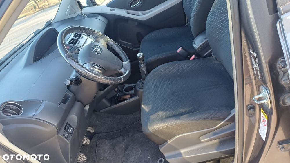 Toyota Yaris 1.33 2010 - 10