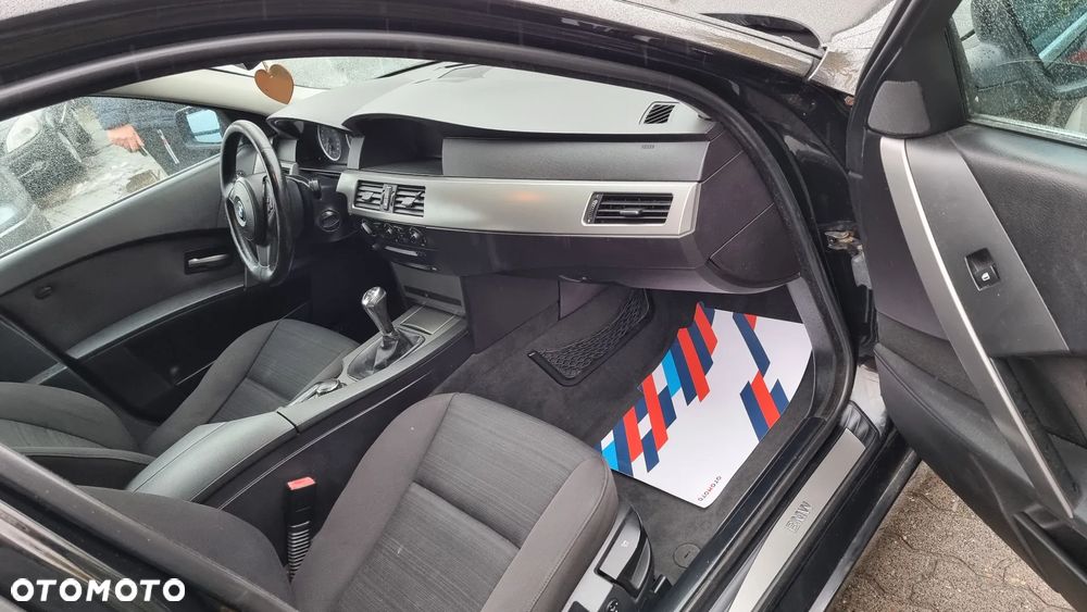 BMW Seria 5 525d - 14