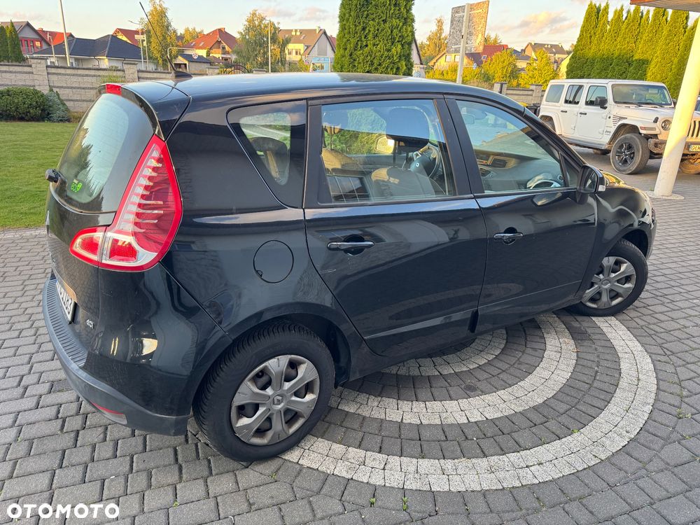 Renault Scenic - 11