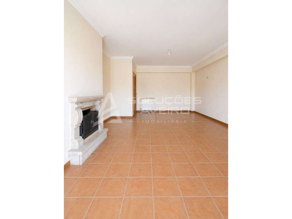 Apartamento T2 com Suite, Garagem, Varandas, Sótão - Grande imagem: 5/33