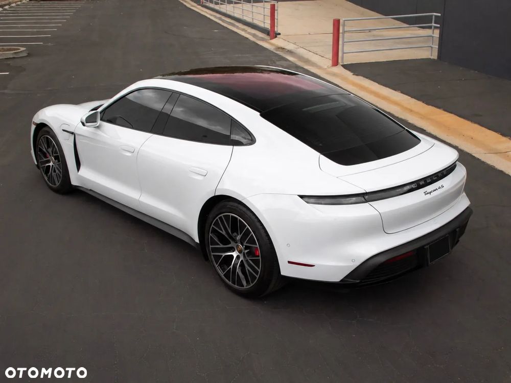 Porsche Taycan - 12