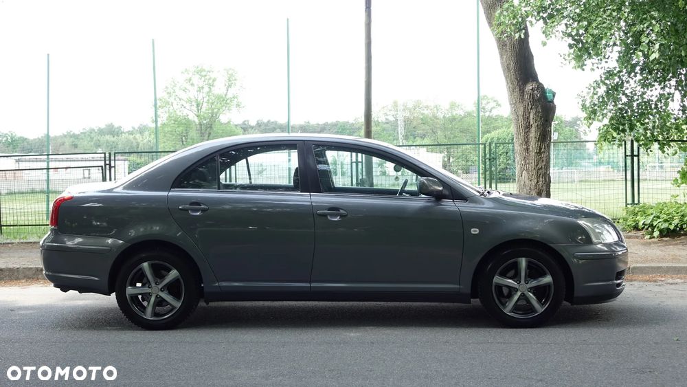 Toyota Avensis - 36