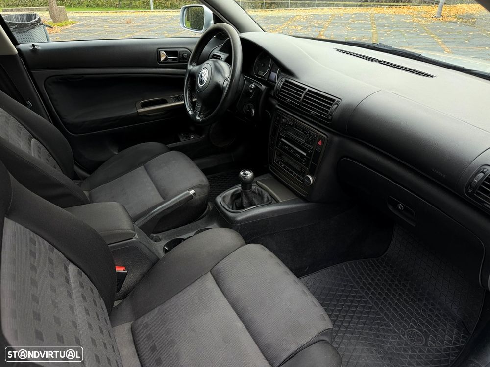 VW Passat 1.9 TDi Confortline Plus 6V - 17