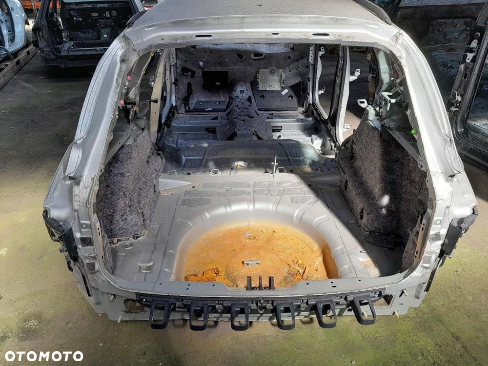 FOCUS MK4 KOMBI PAS TYLNY WANNA BŁOTNIK TYŁ PRAWY - 5