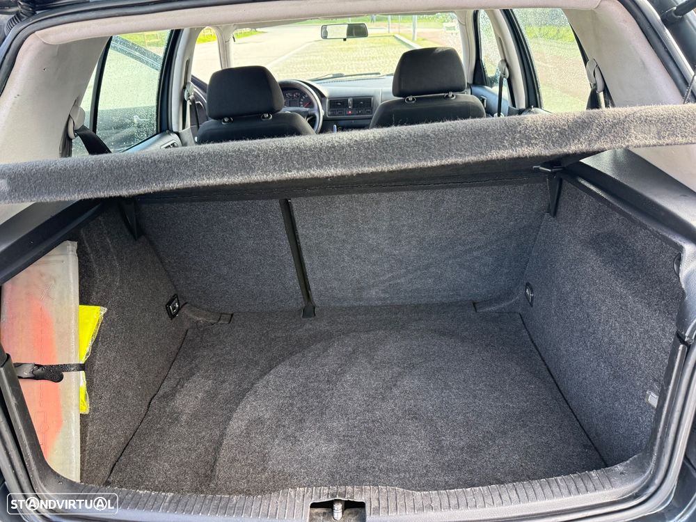 VW Golf 1.9 TDi 25 Anos - 24